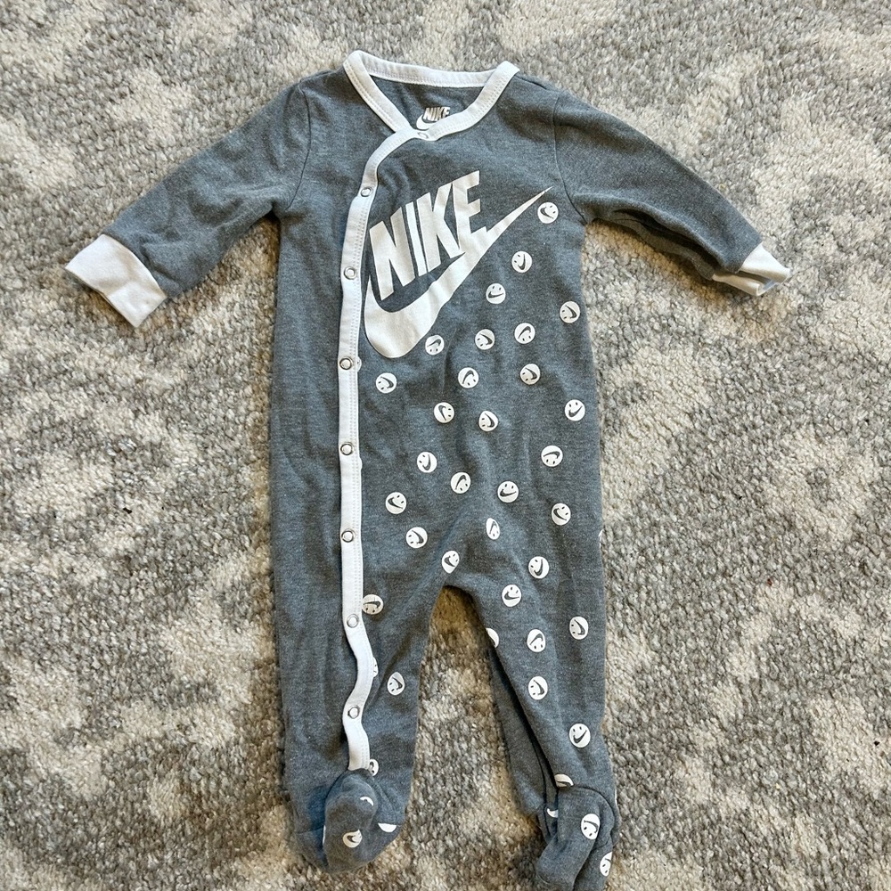 Nike Heather Gray Footies with Swoosh and Star Design